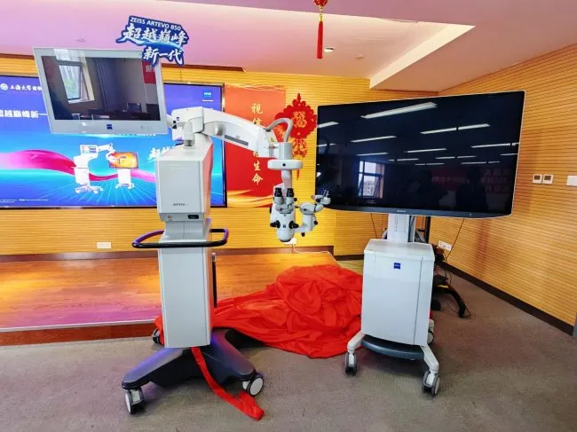 China’s first ZEISS ARTEVO 850 digital navigation 3D surgical microscope installed at the center