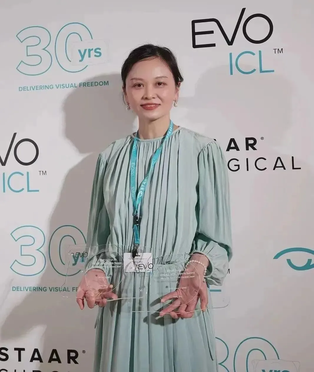 朱凤副院长荣获“EVO ICL 5000例”“EVO Toric ICL 1000例”奖项