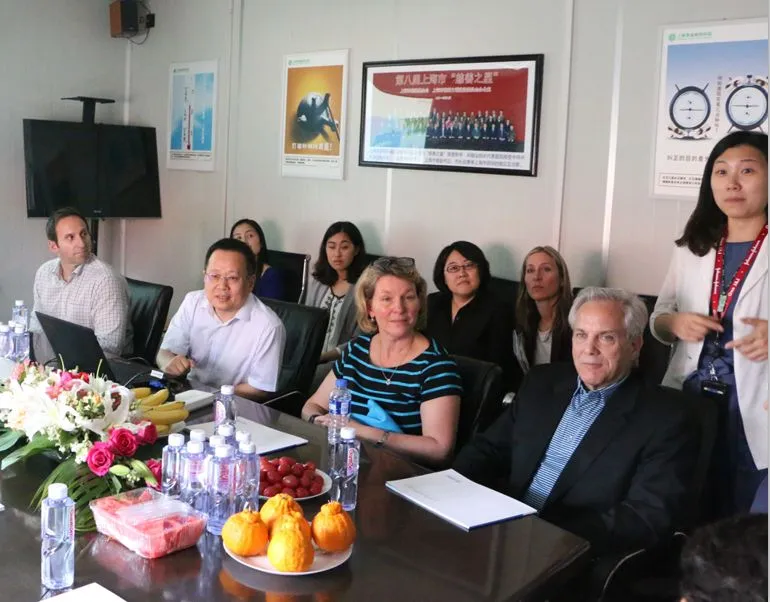 U.S. experts listening to an introduction to Shanghai Purui Eye Hospital’s development