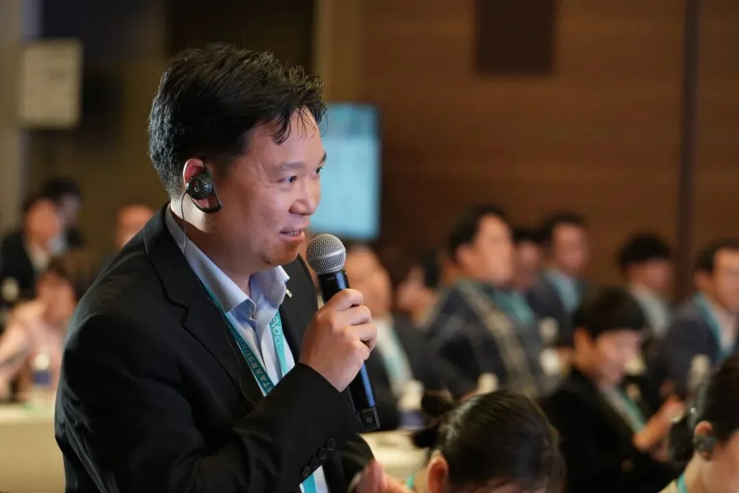 肖其瑞主任在峰会现场参与交流
